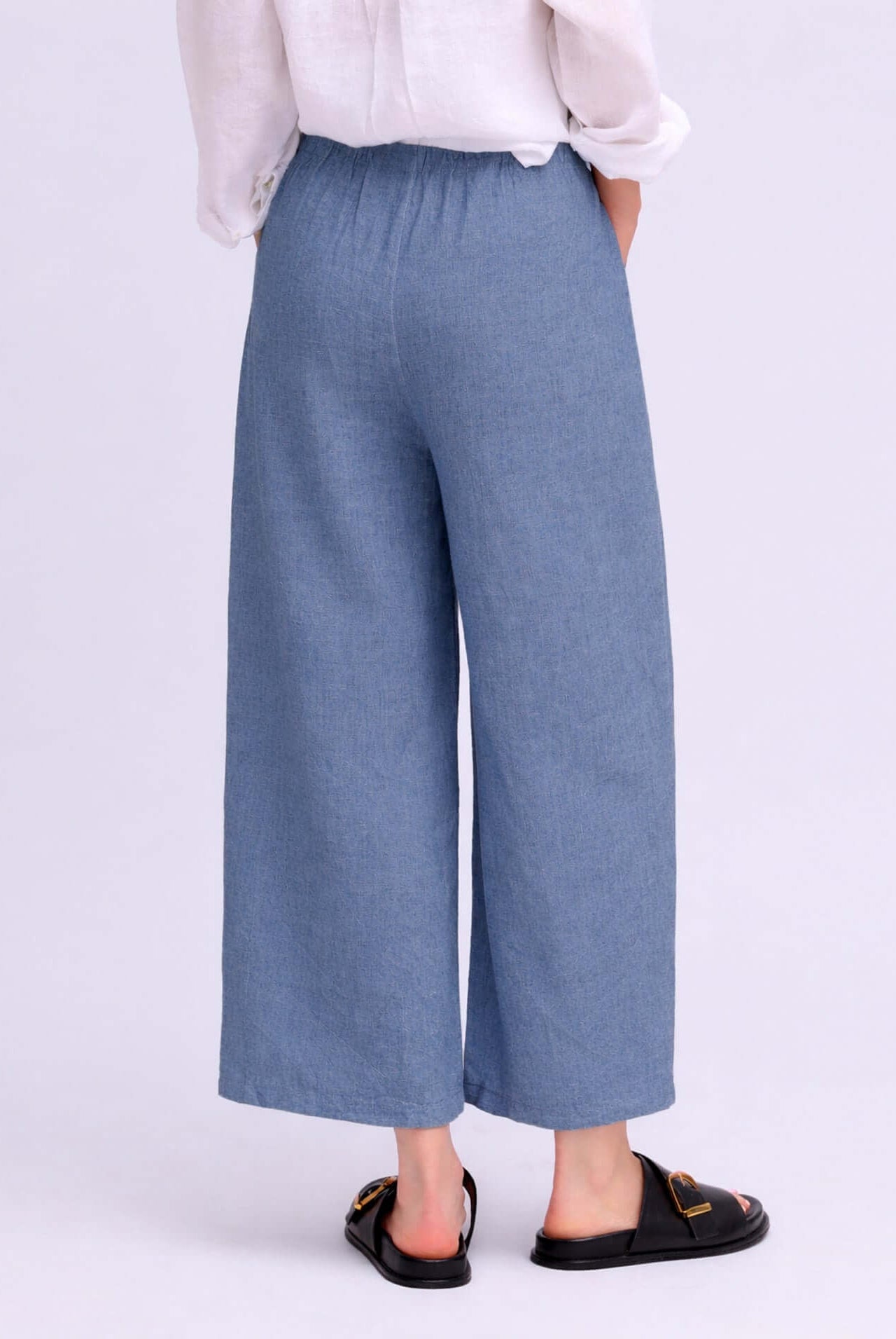Back view of YOGA JEANS Sofia Linen Wide Leg Pant showcasing its relaxed fit and comfortable design.