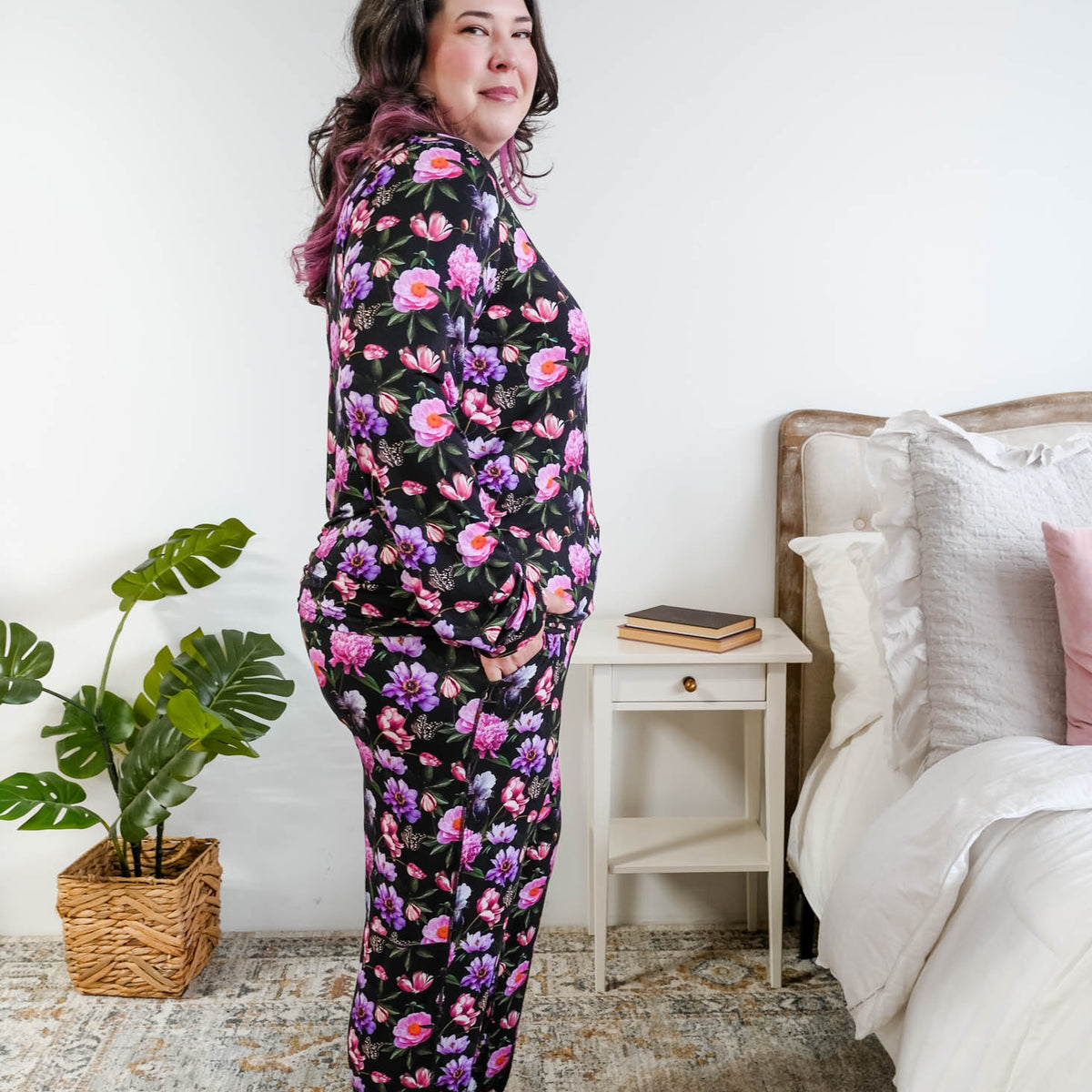 Georgia Rylan women's long sleeve crewneck top and jogger pajama pants set in Dreamy Blooms black floral bamboo Cloud Nine Pajamas side view on plus size model with black hair