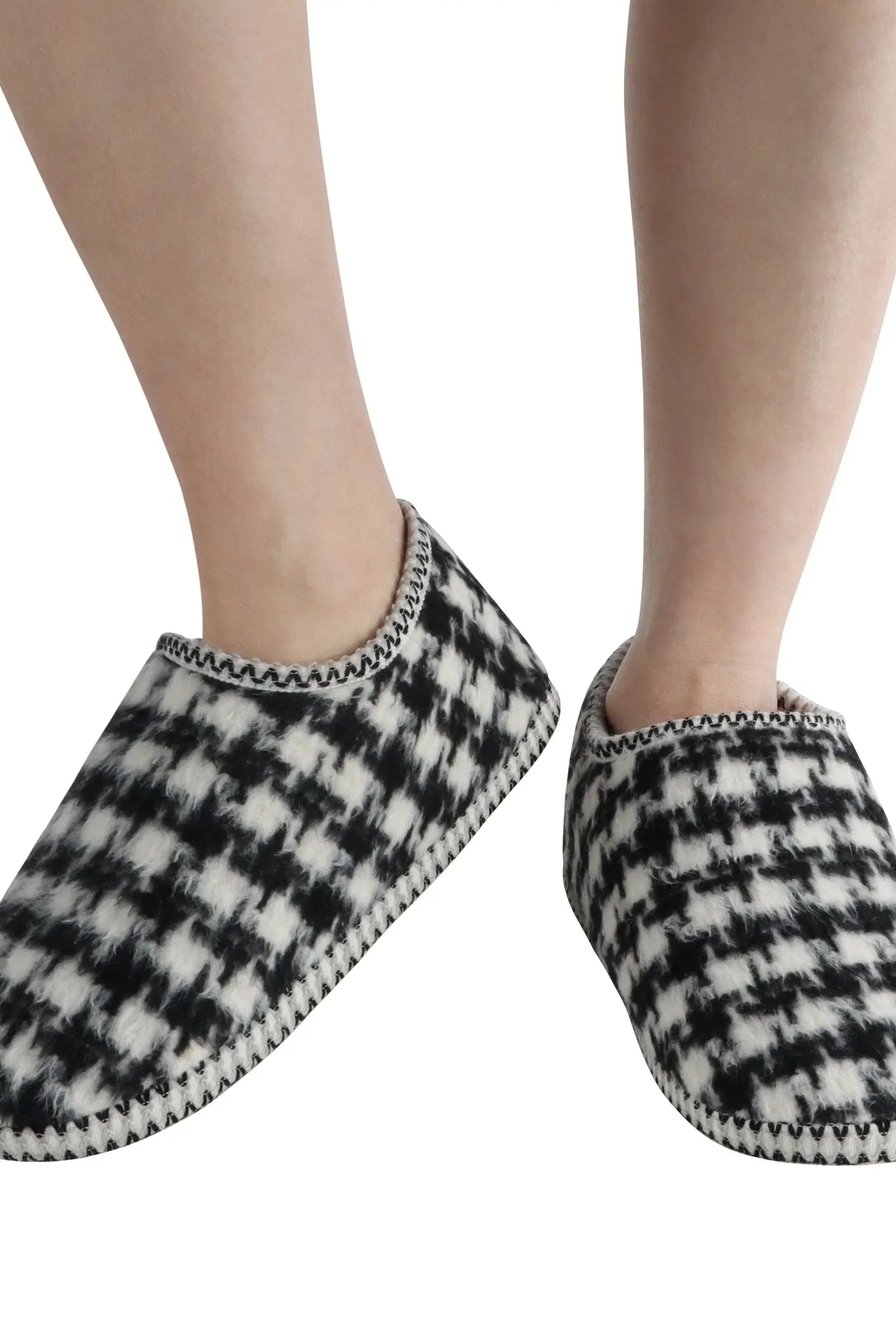 Snoozies Women's Houndstooth Cabin Bootie Black