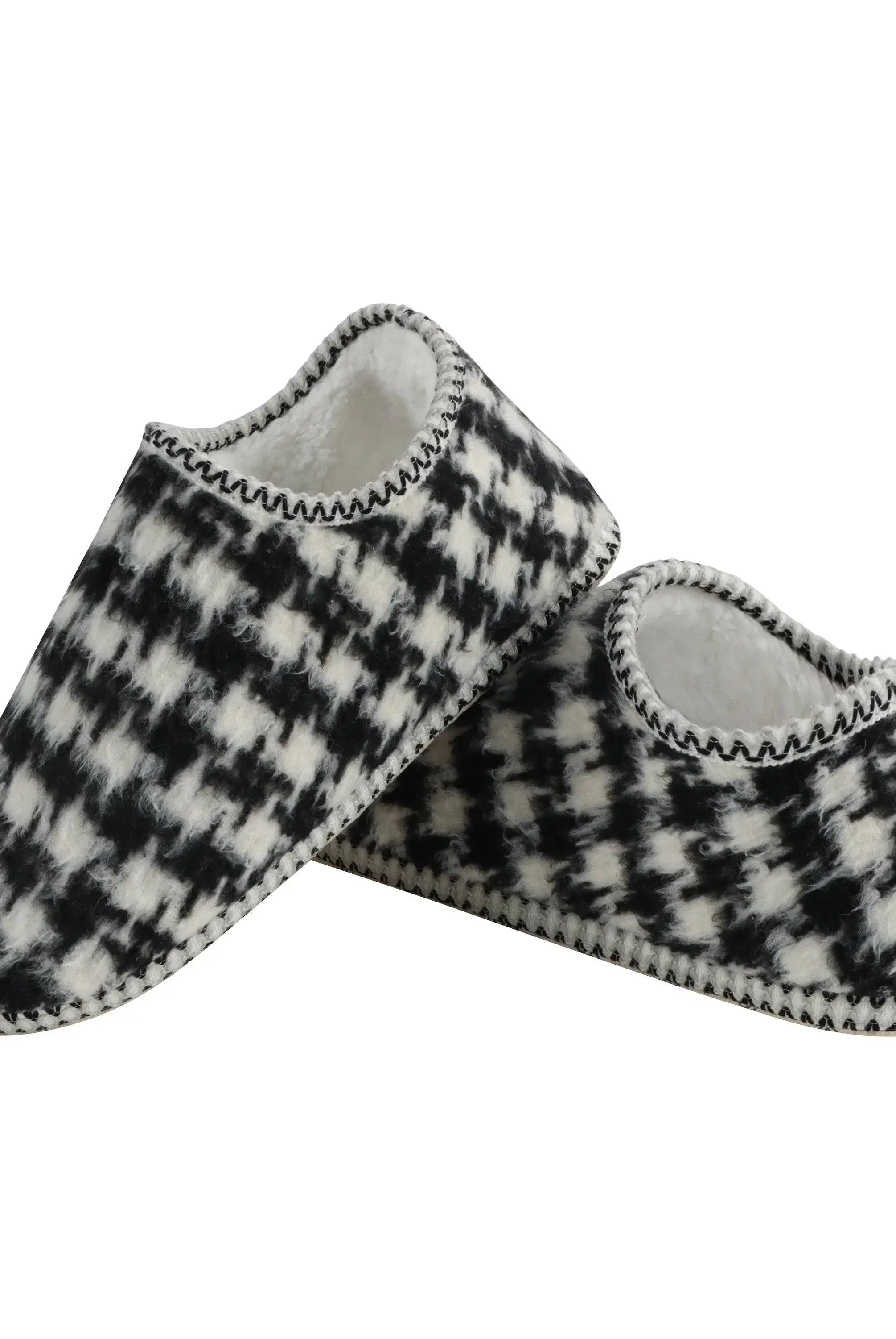 Snoozies Women's Houndstooth Cabin Bootie Black
