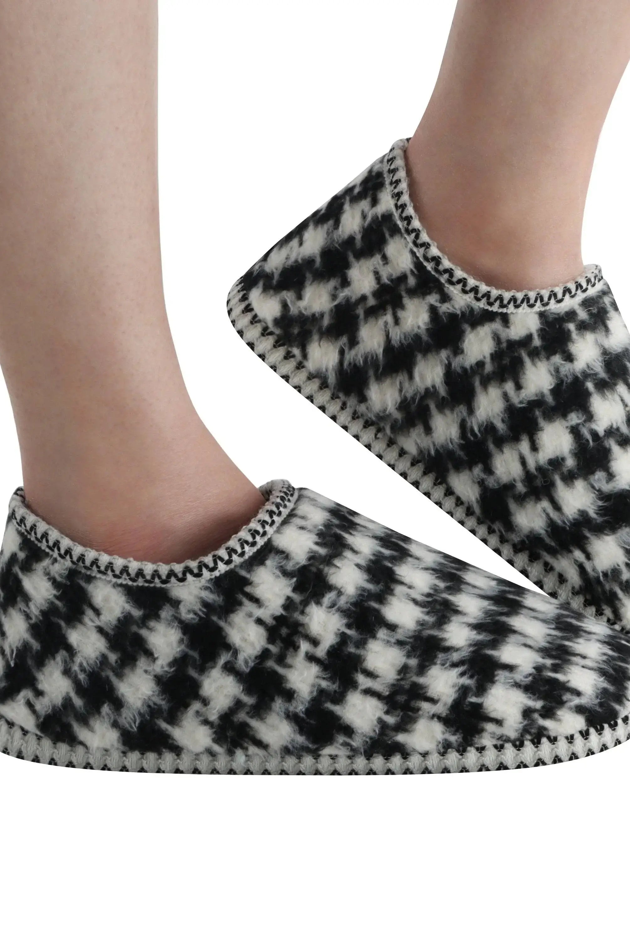 Snoozies Women's Houndstooth Cabin Bootie Black
