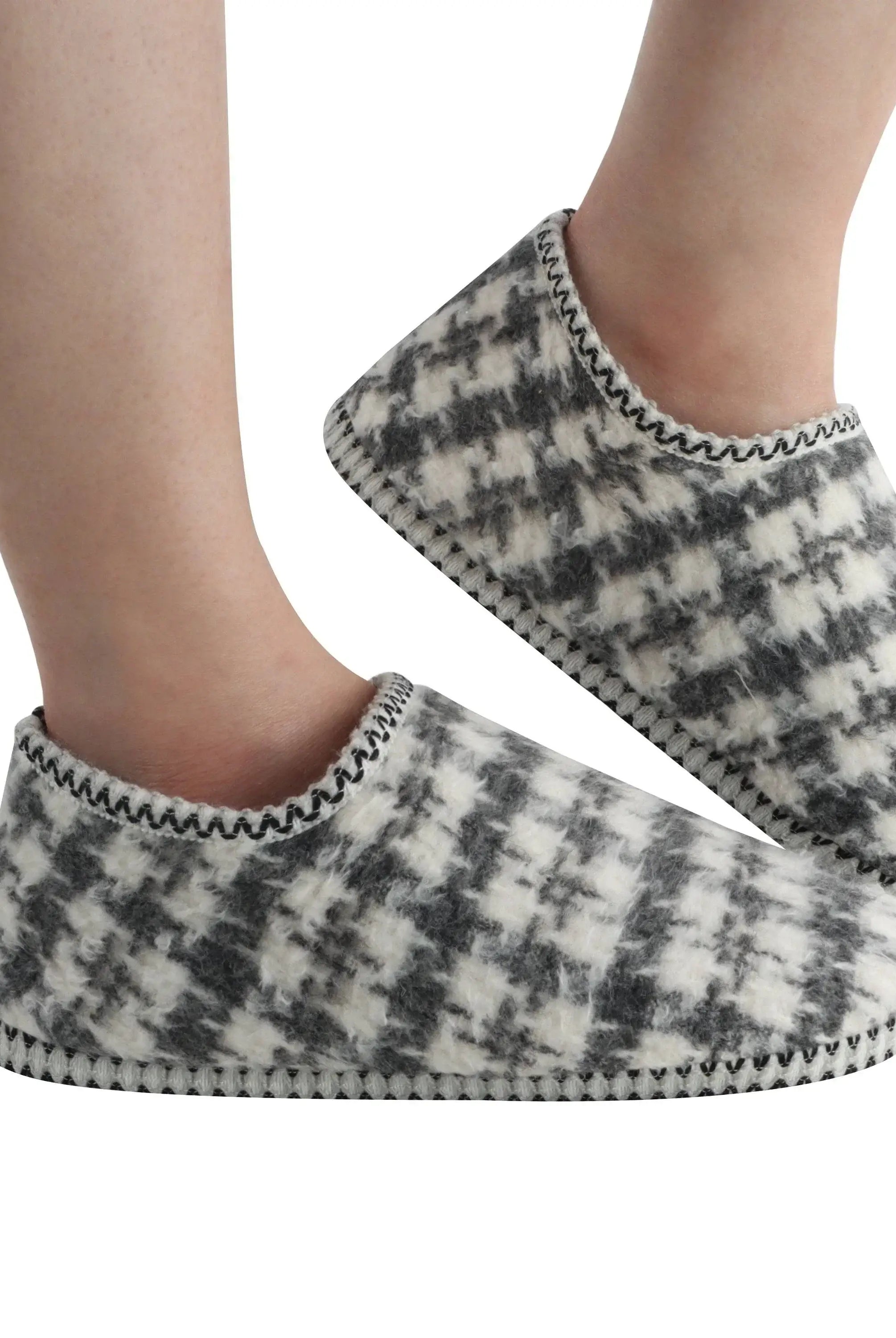 Snoozies Women's Houndstooth Cabin Bootie Grey