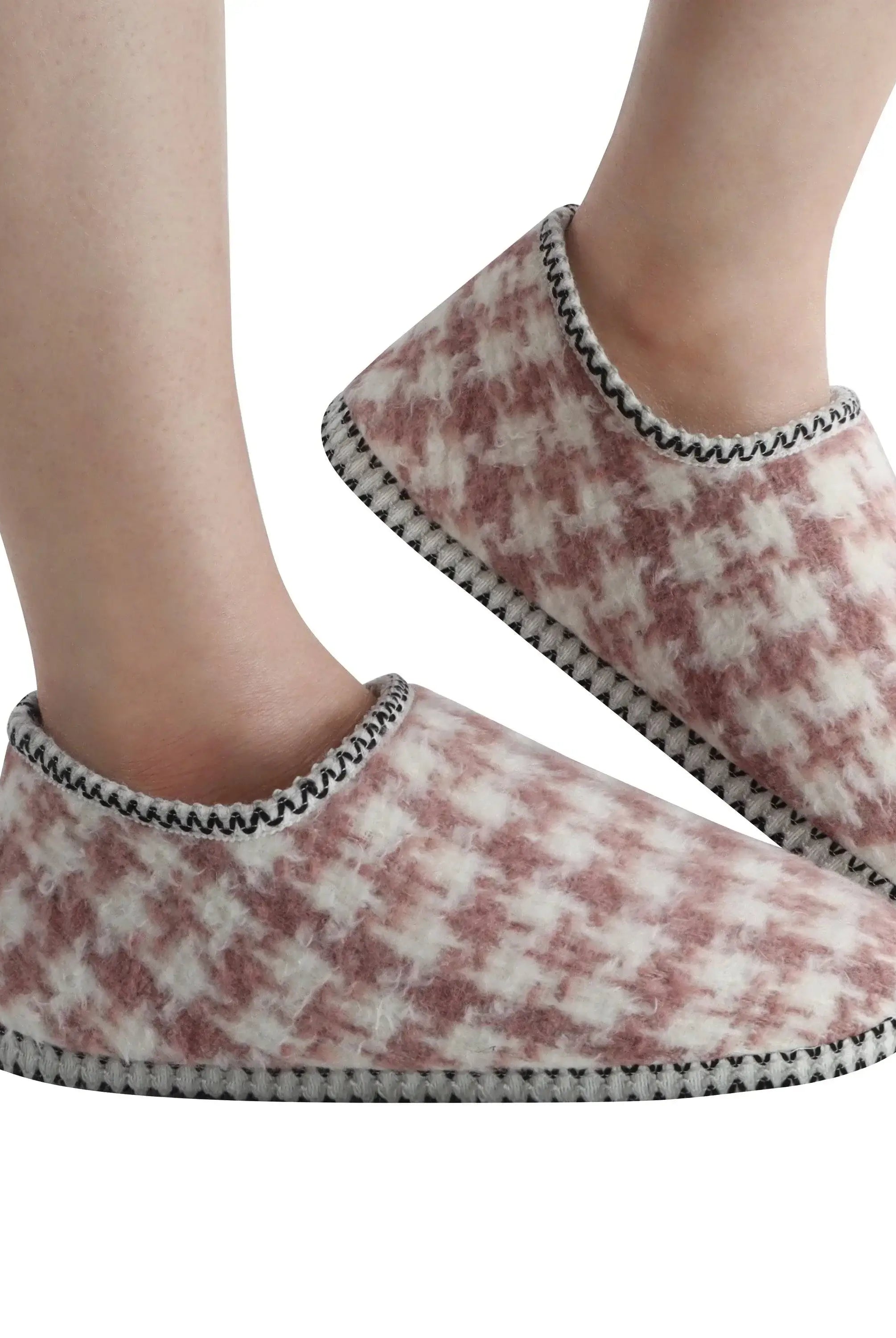 Snoozies Women's Houndstooth Cabin Bootie Pink