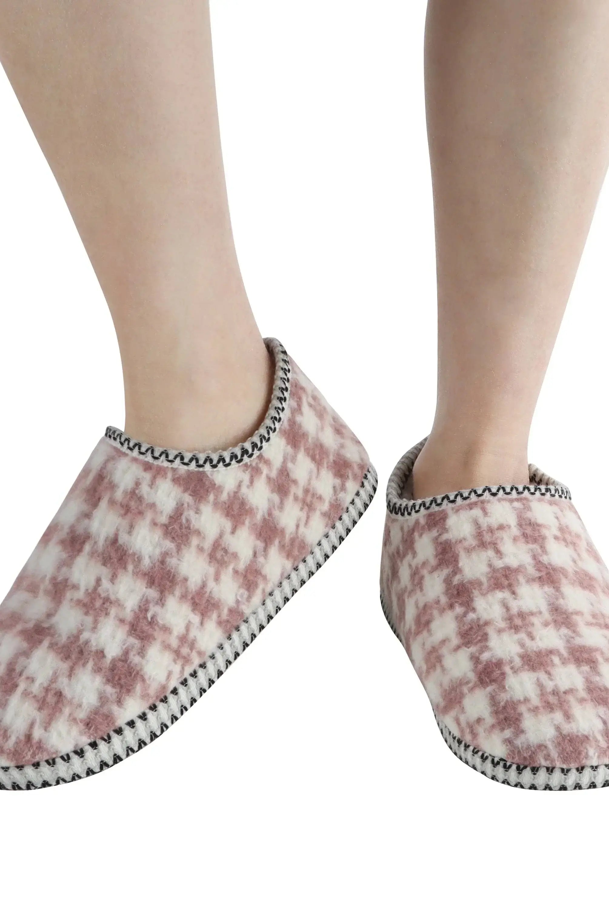 Snoozies Women's Houndstooth Cabin Bootie Pink