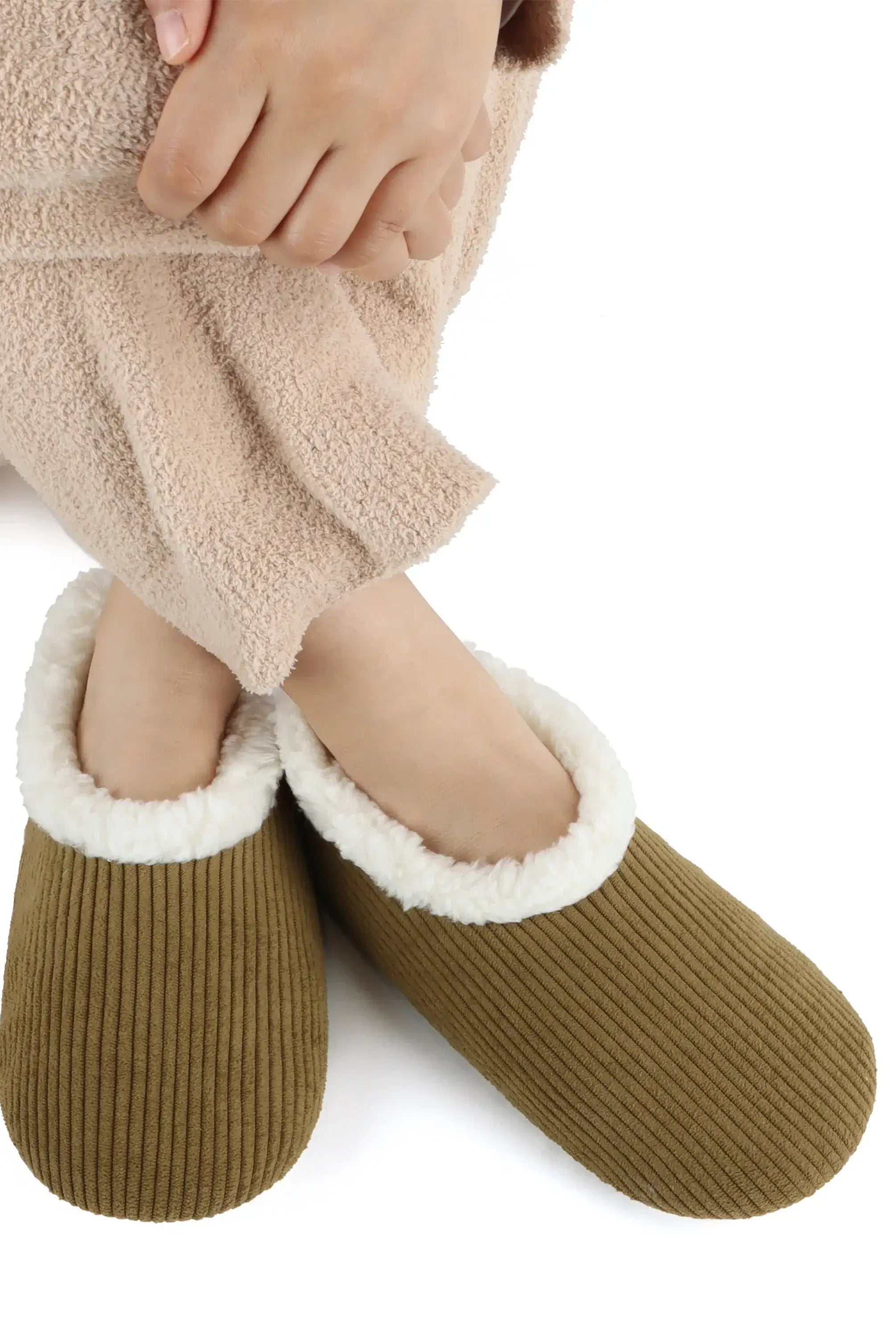Snoozies Plush COZY Slipper Socks Cozy Corduroy olive
