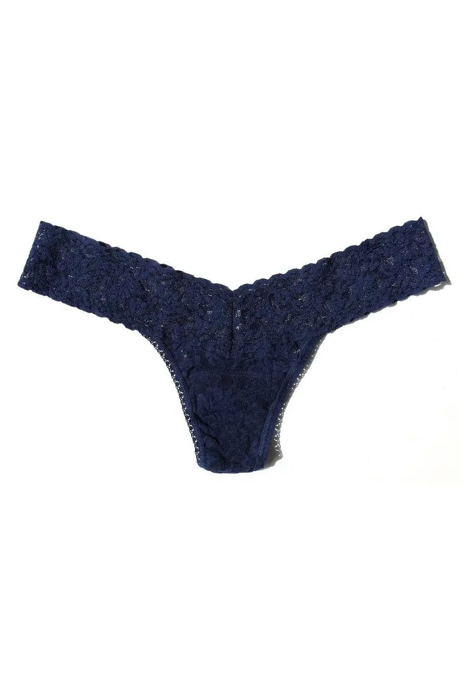 Hanky Panky Low Rise Thong – Signature Lace in navy blue, showcasing a modern flirty cut and comfortable design.