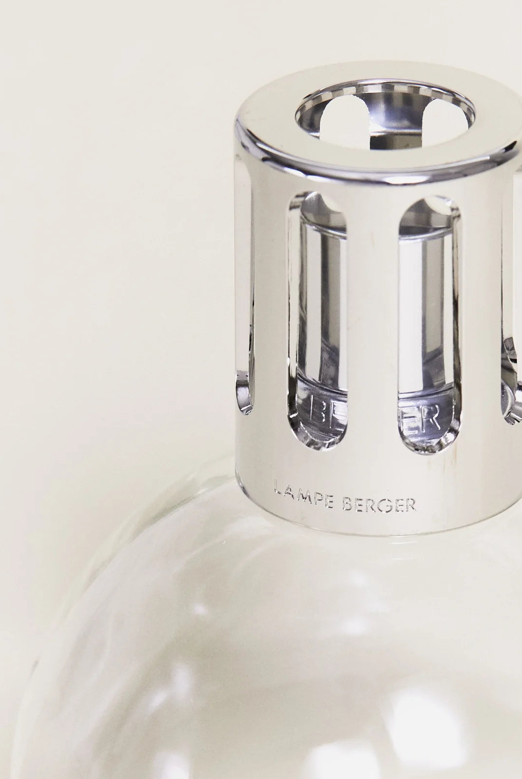 Maison Berger Fragrance Lamp Starter Kit – Round Glass with Oil showing cap