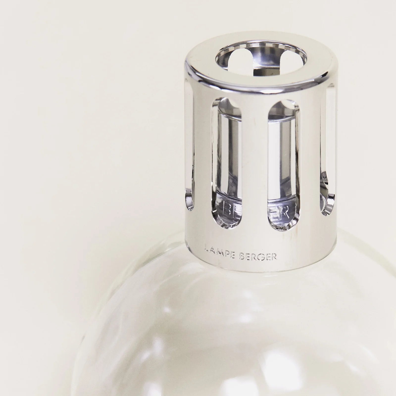 Maison Berger Fragrance Lamp Starter Kit – Round Glass with Oil showing cap