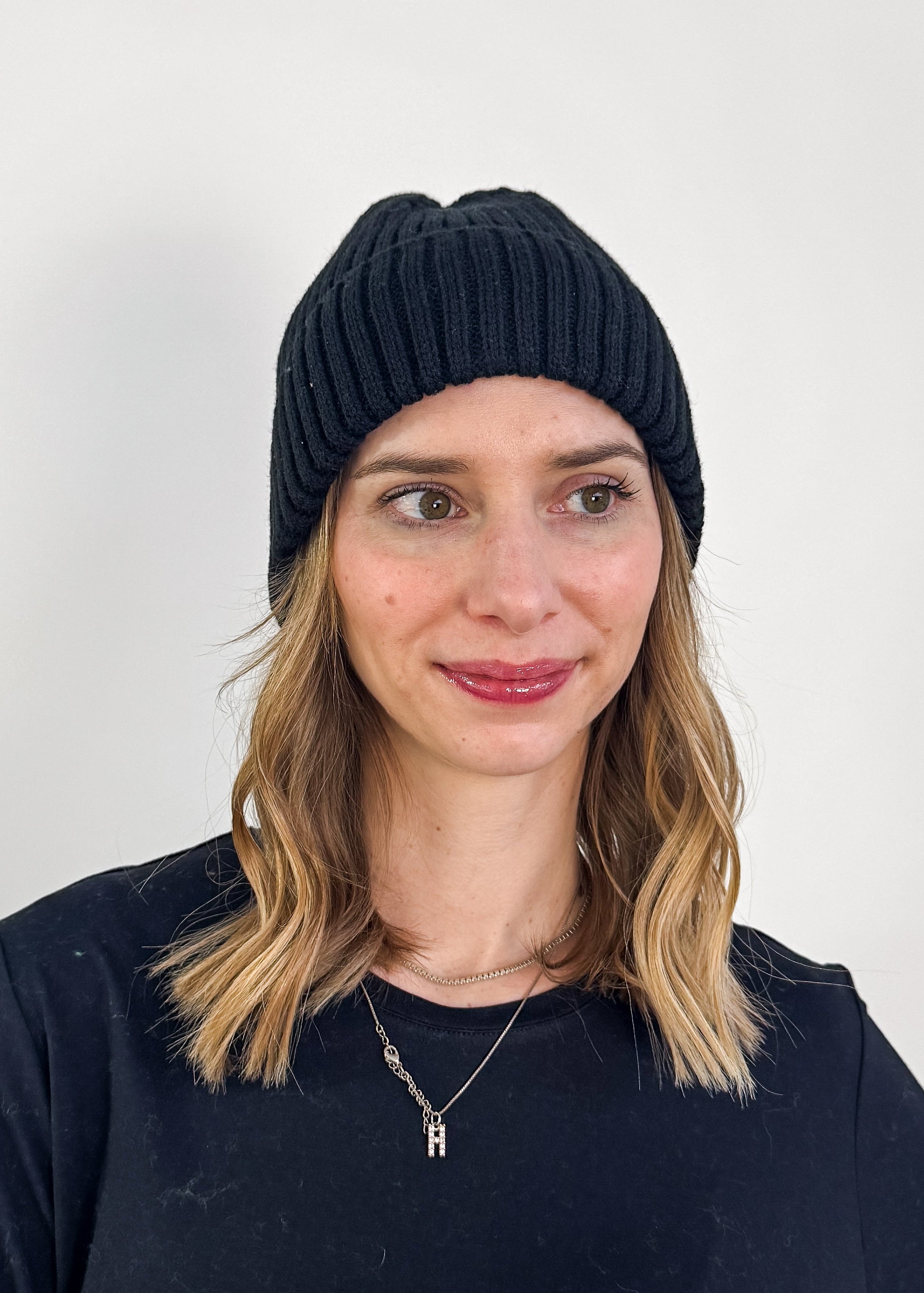 black unisex ribbed knit winter toque beanie hat by Gertex