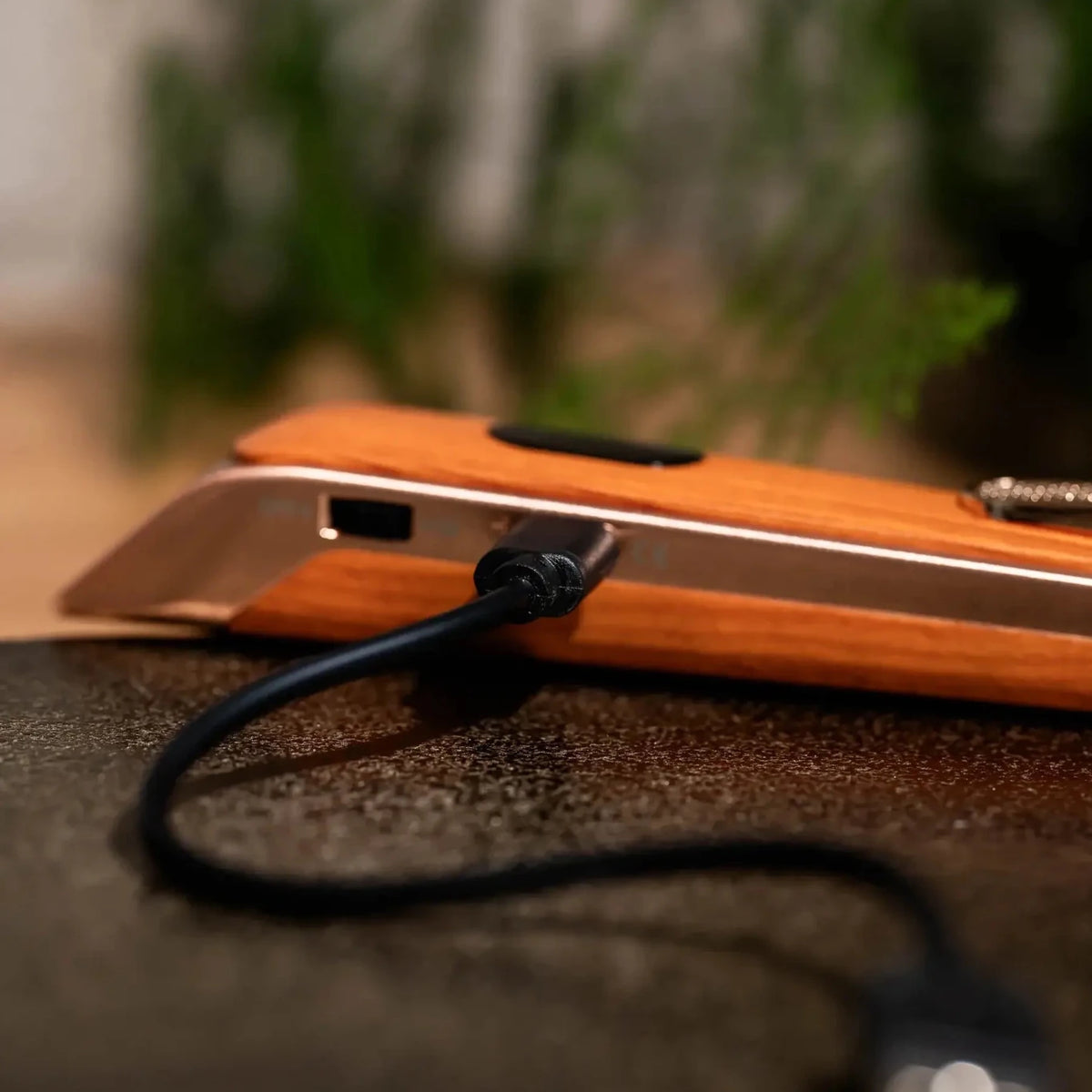 all-groups sizzle lighter usb port Sizzle LUX USB Rechargeable Plasma Arc Lighter | Black, Walnut or Oak Wood Grain