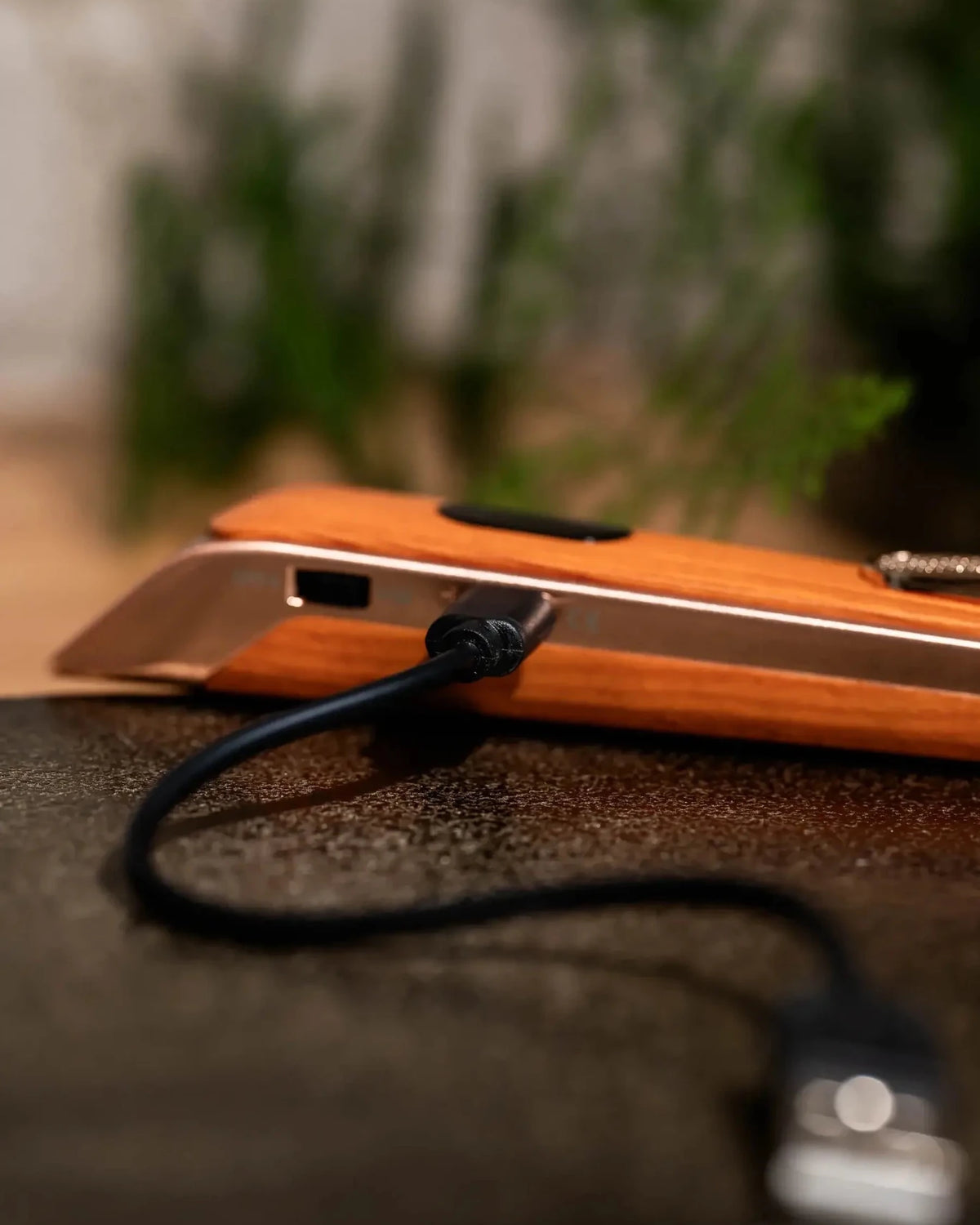 all-groups sizzle lighter usb port Sizzle LUX USB Rechargeable Plasma Arc Lighter | Black, Walnut or Oak Wood Grain