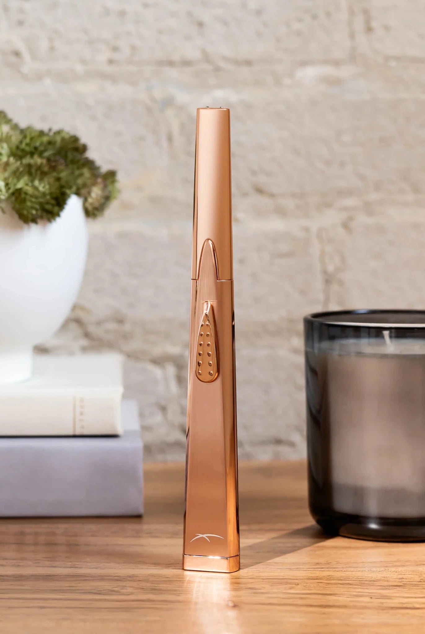 Sizzle Sleek Rechargeable Arc Lighter in rose gold lifestyle