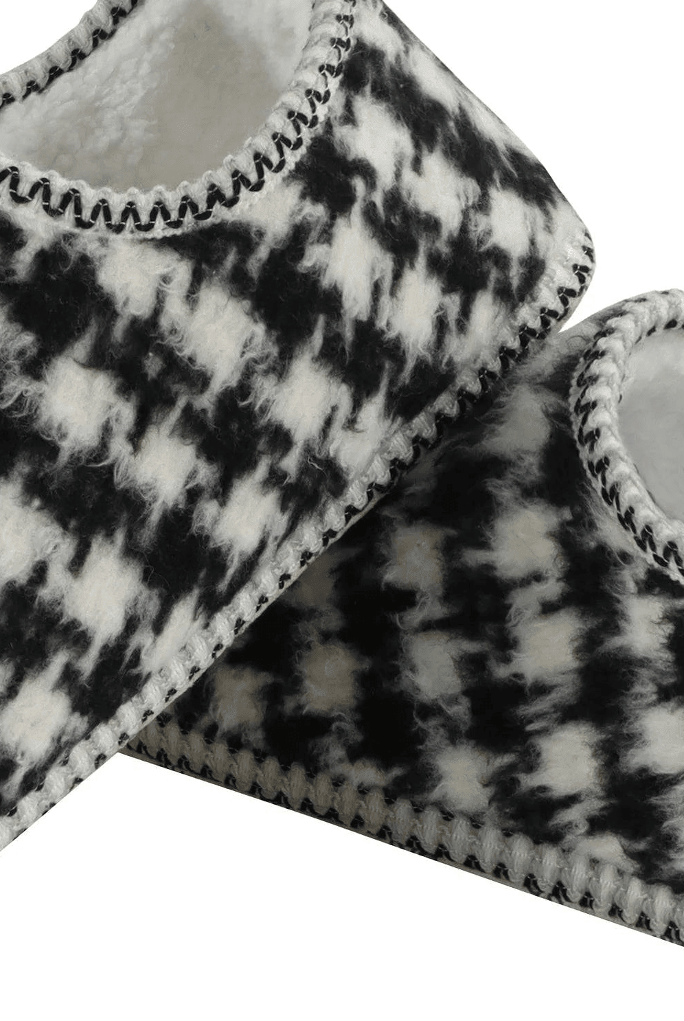 Snoozies Women's Houndstooth Cabin Bootie Black