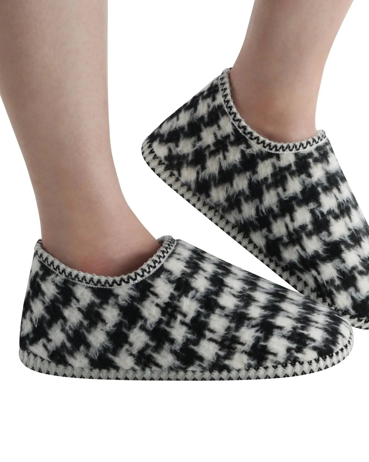 Snoozies Women's Houndstooth Cabin Bootie Black