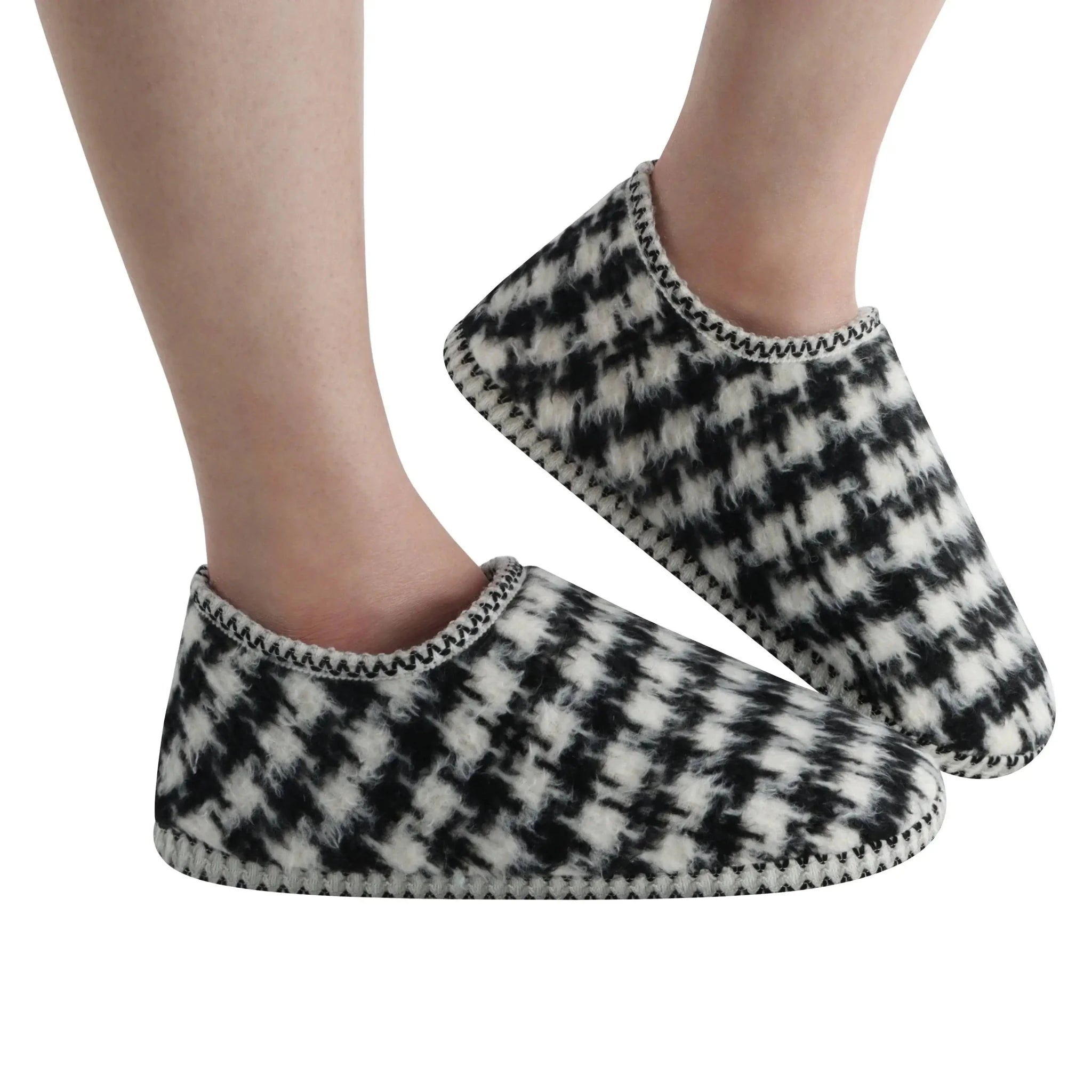 Snoozies Women's Houndstooth Cabin Bootie Black