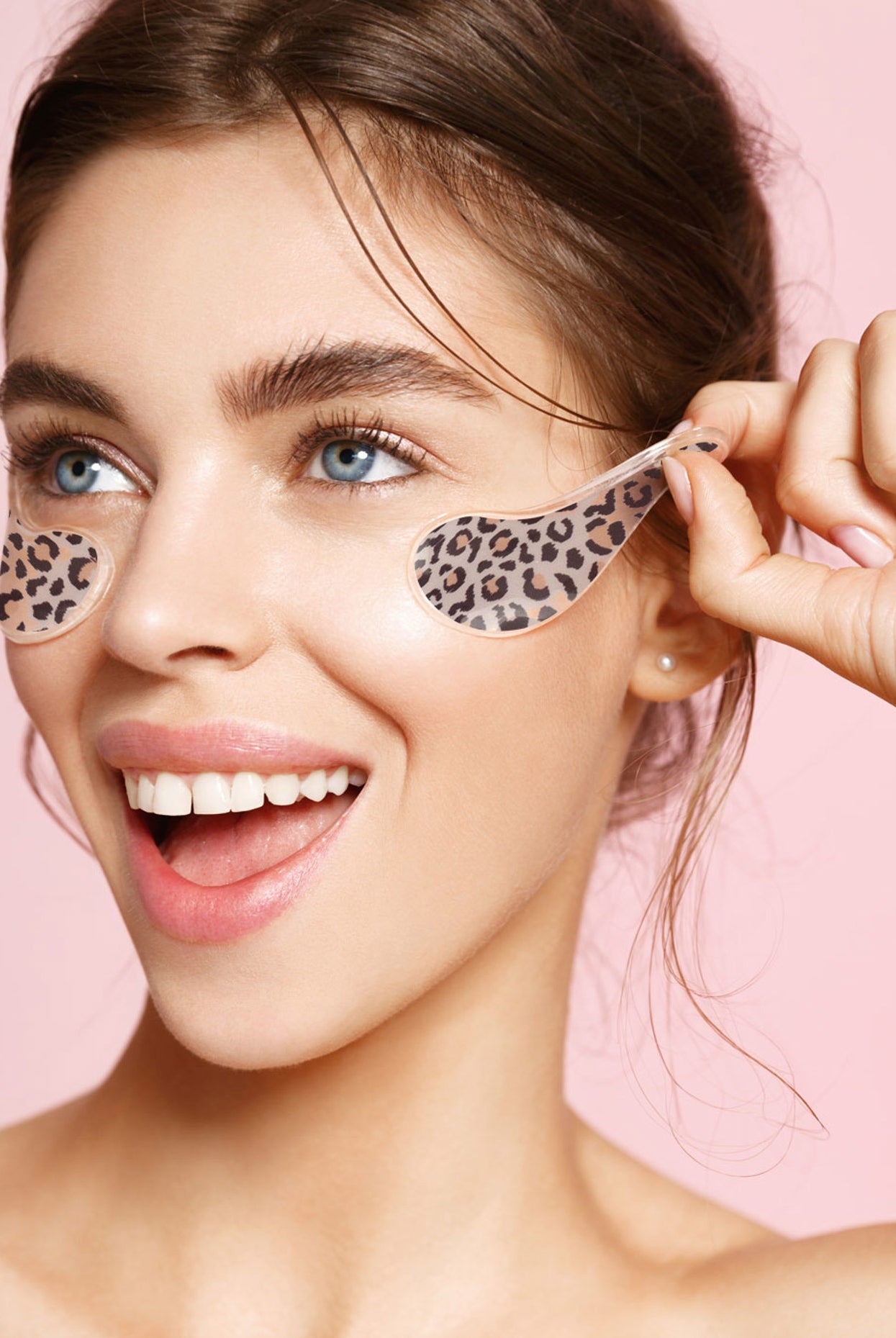 all-groups women wearing reusable eye gels for puffiness and redness eyes