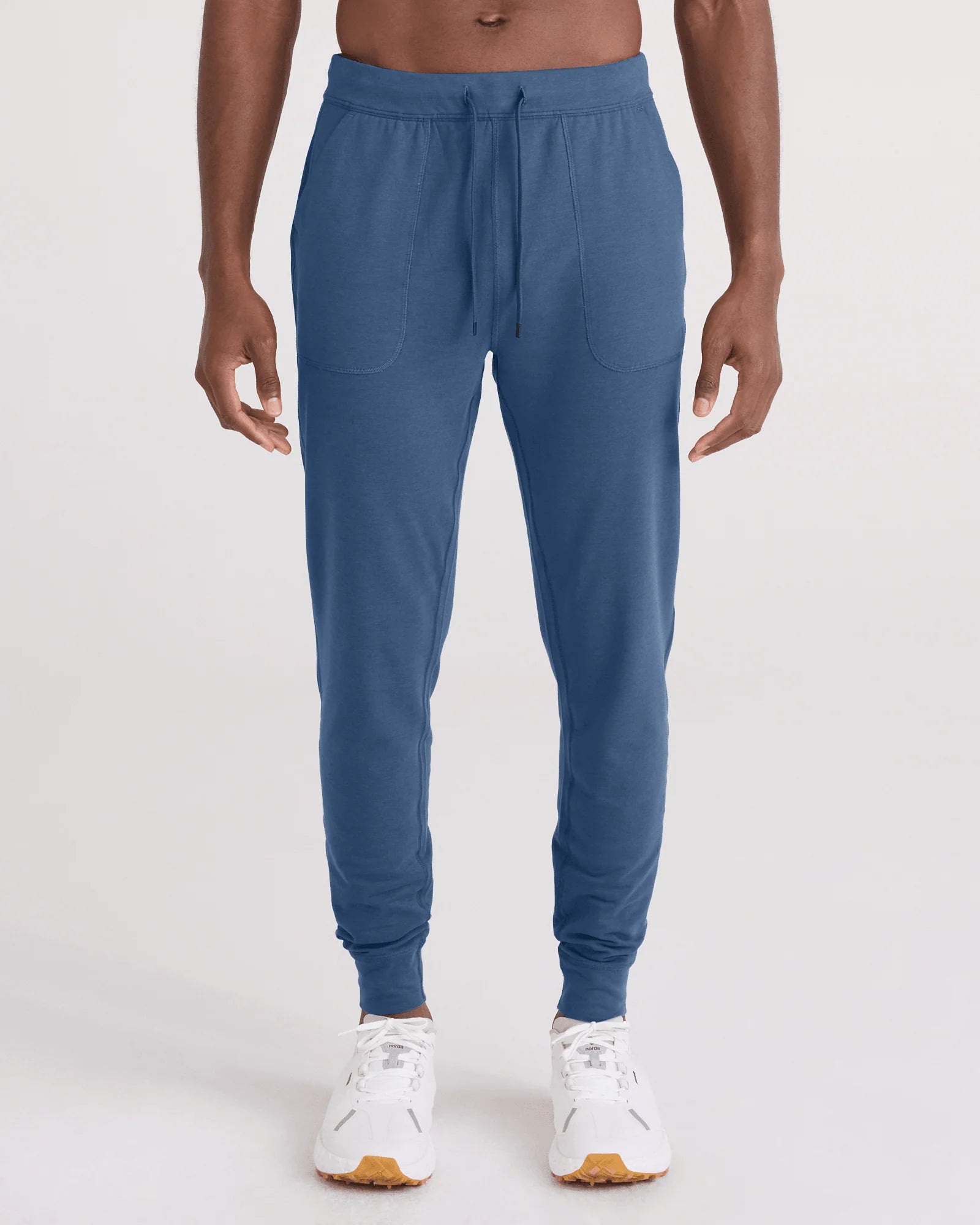 men's 3six five jogger sweatpant in washed indigo by Saxx