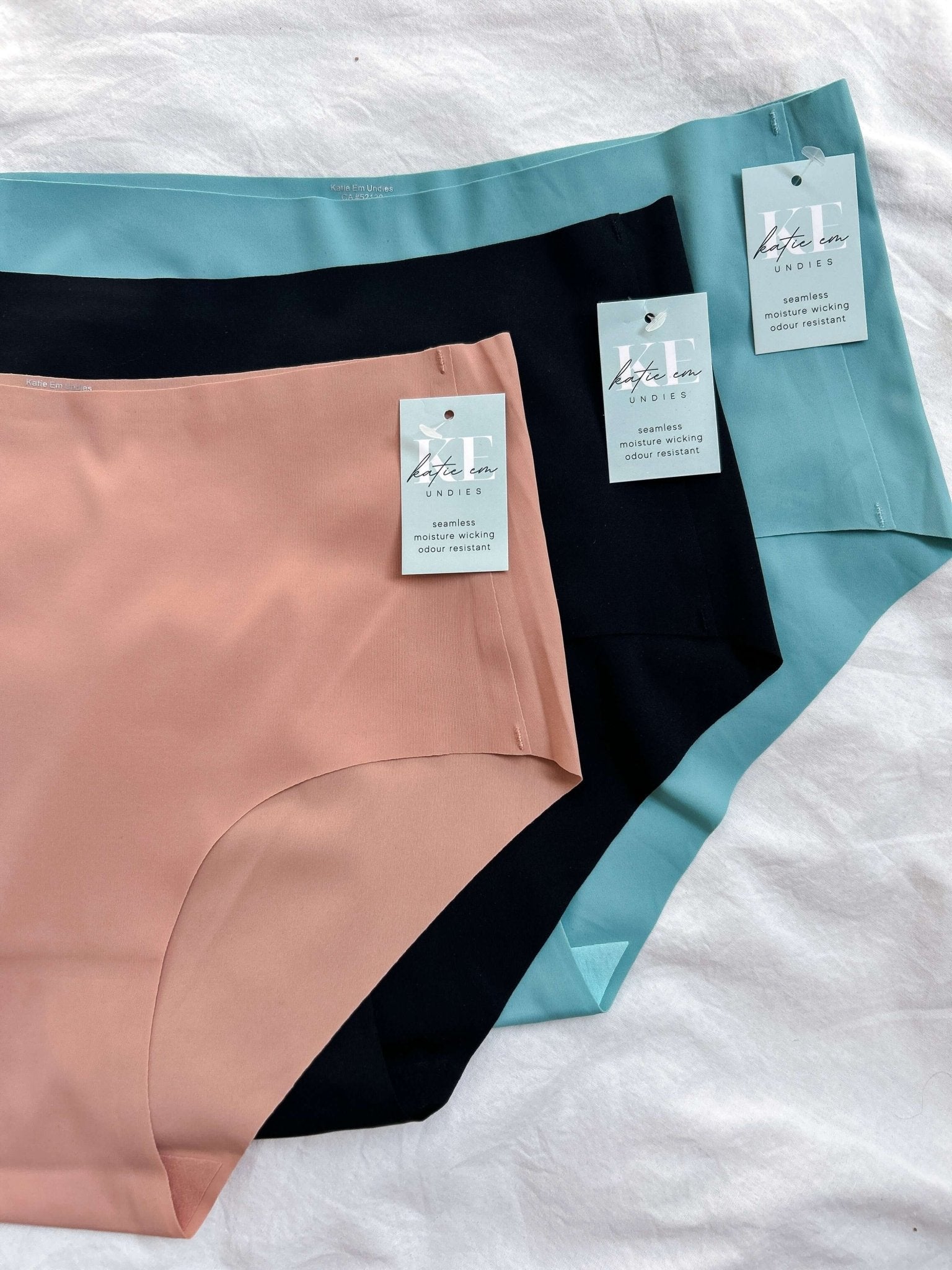 Lightweight, Seamless underwear for women in classic colour