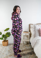 Georgia Rylan women's long sleeve crewneck top and jogger pajama pants set in Dreamy Blooms black floral bamboo Cloud Nine Pajamas side view on plus size  model with black hair