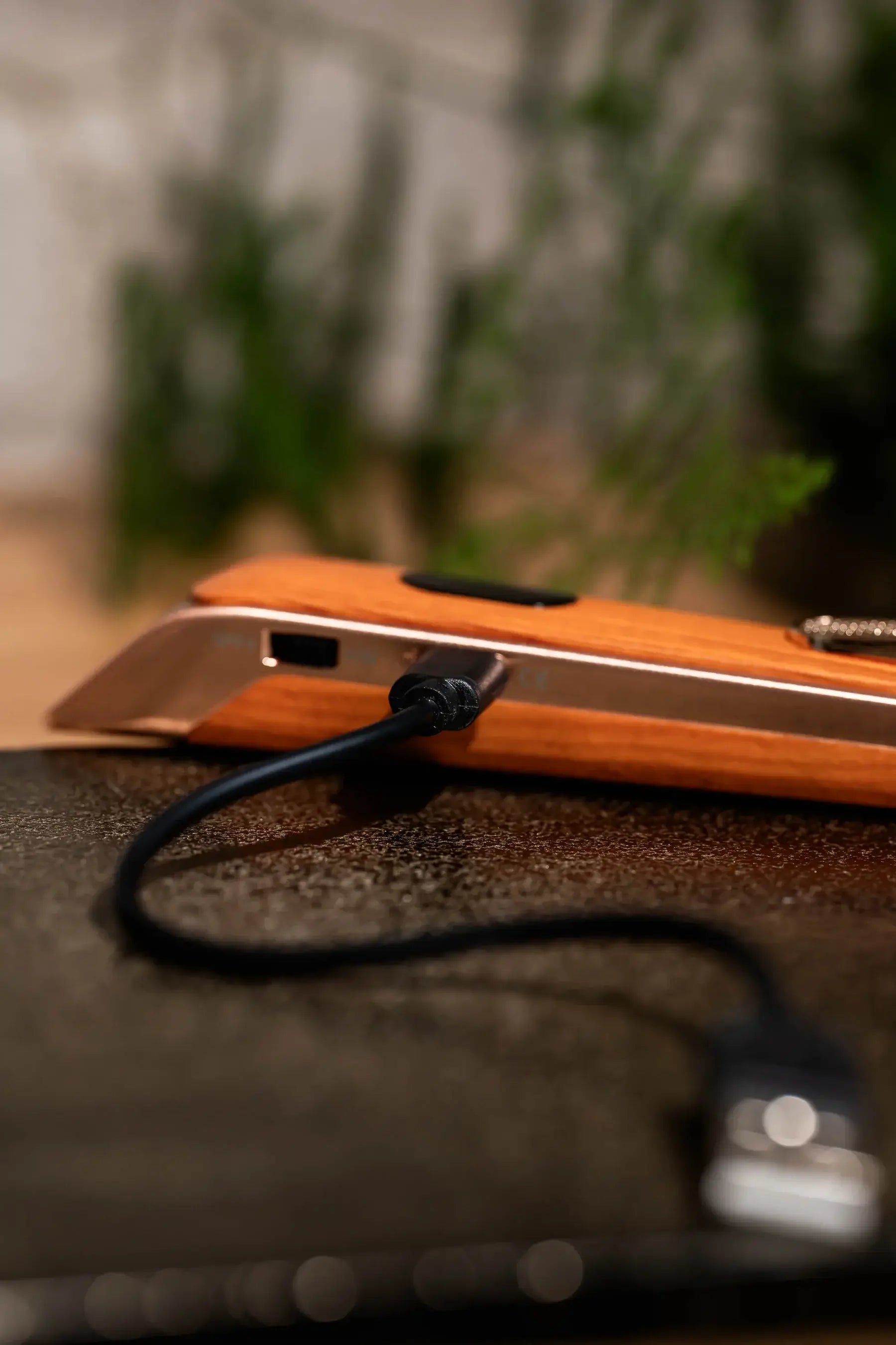 all-groups sizzle lighter usb port Sizzle LUX USB Rechargeable Plasma Arc Lighter | Black, Walnut or Oak Wood Grain