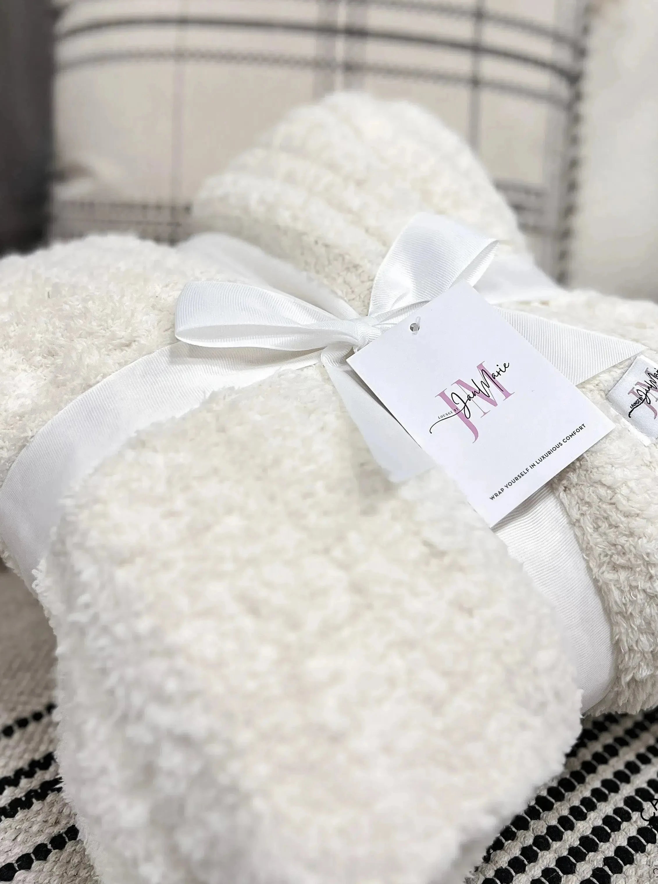 Cozy Cabin Blanket – Oversized Ivory Plush Throw (75″ × 52″)