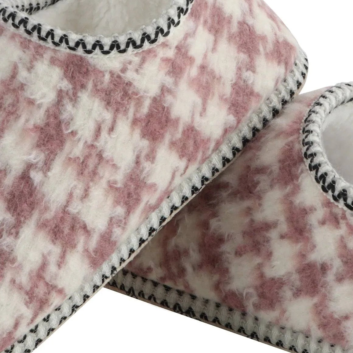 Womens Houndstooth Cabin Bootie Snoozies Pink