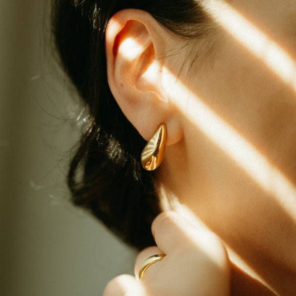 Powerful Hoop Earrings Gold