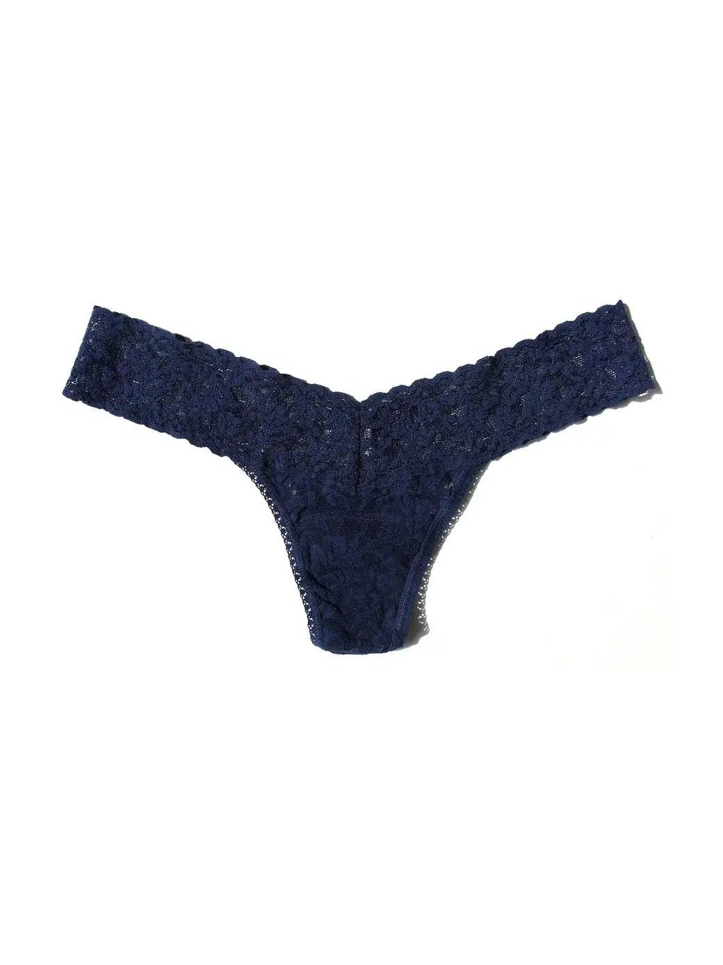 Hanky Panky Low Rise Thong – Signature Lace in navy blue, showcasing a modern flirty cut and comfortable design.
