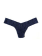 Hanky Panky Low Rise Thong – Signature Lace in navy blue, showcasing a modern flirty cut and comfortable design.