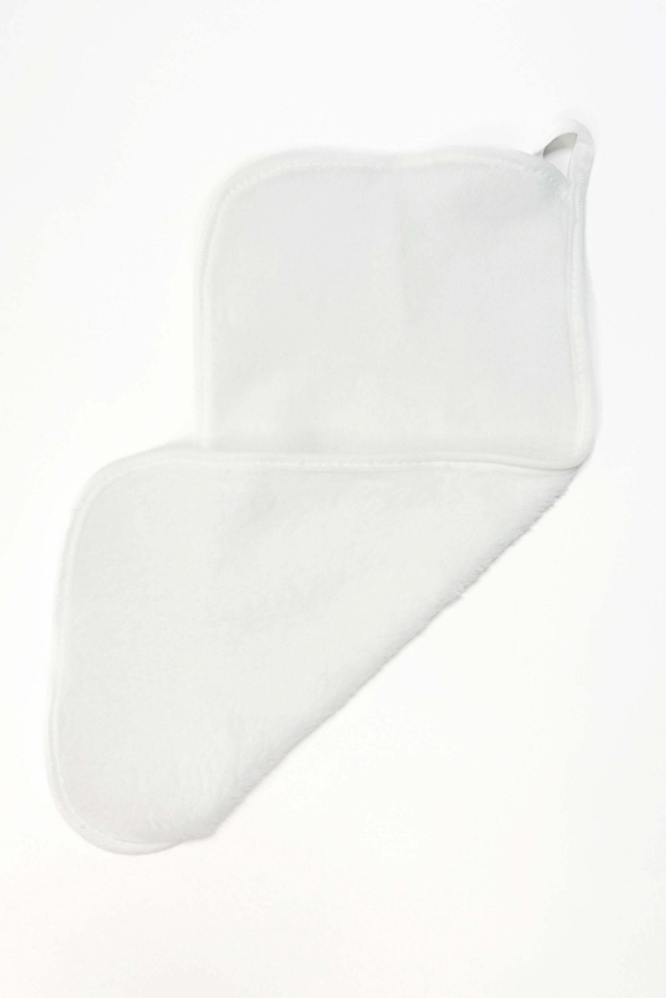 white remove it makeup removing cloth just use water to remove all traces of makeup and face oils
