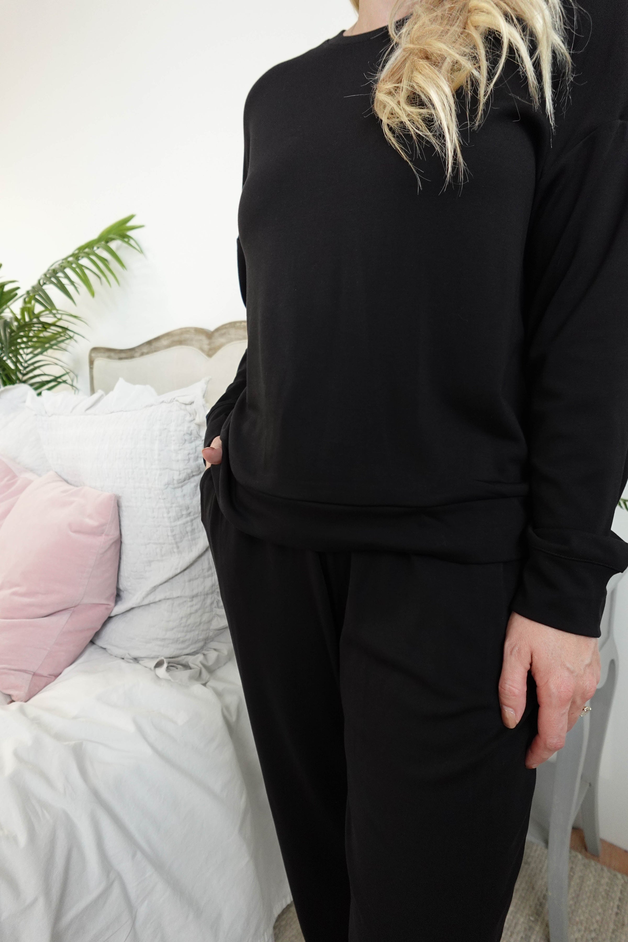 women's black lounge set with long sleeve top and jogger MIRANDA NIC Bamboo Blend