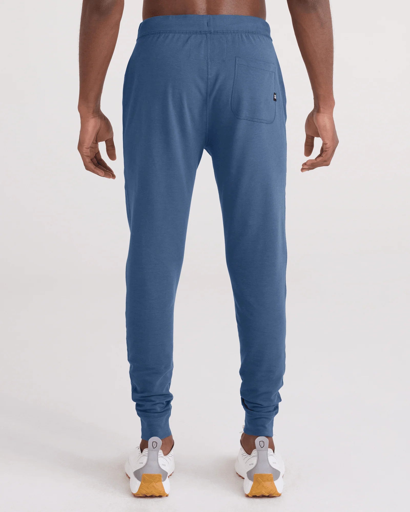 men's 3six five jogger sweatpant in washed indigo by Saxx